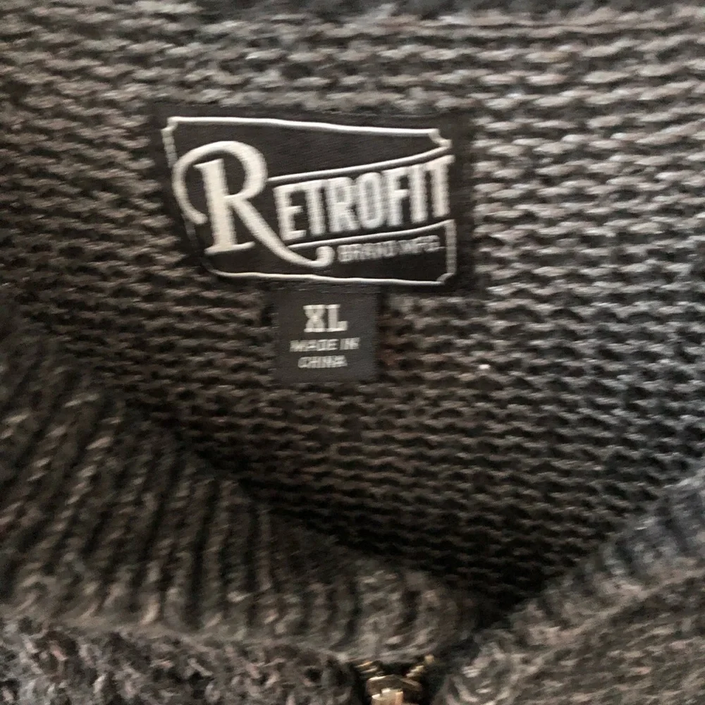zip up sweater - Picture 3 of 3